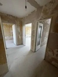 Renovierungsbedürftige 2-Zimmer-Wohnung im 5.OG – Gestalten Sie Ihr Traumzuhause! — photo 1
